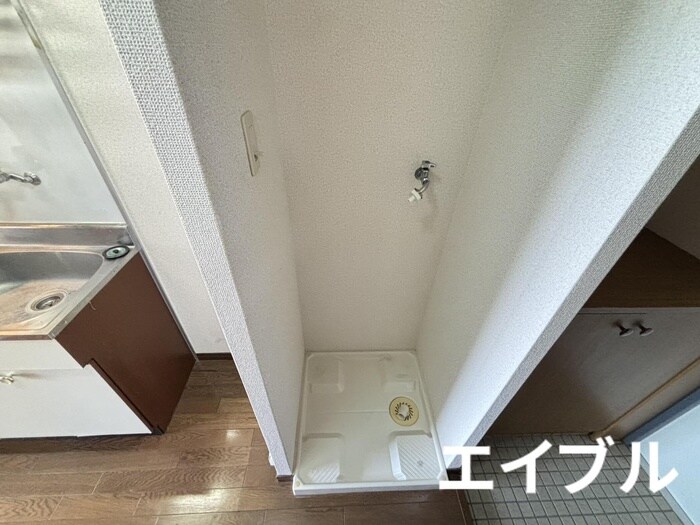 物件内観写真13　(洗濯機置場)