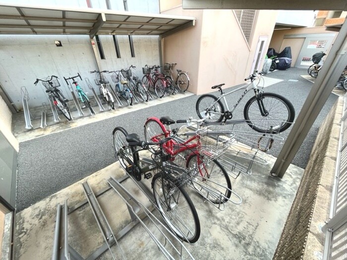 物件外観写真5　(駐輪場)