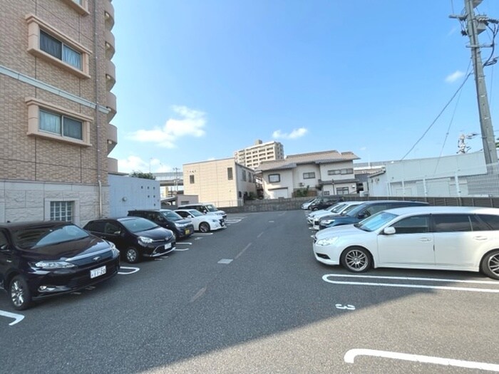 物件外観写真6　(駐車場)