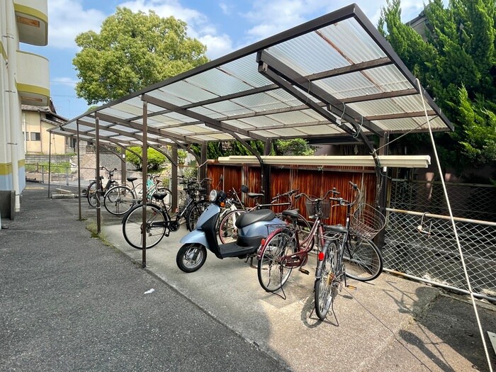 物件外観写真3　(駐輪場)