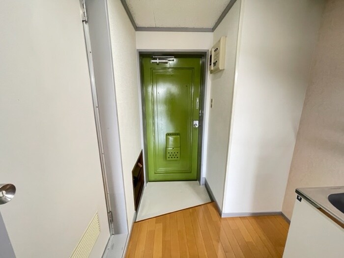 物件内観写真13　(玄関)