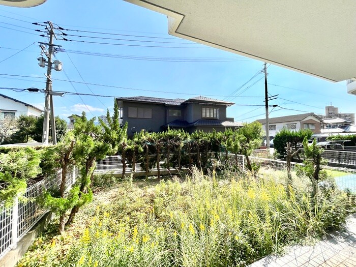 物件内観写真12　(室内からの展望)