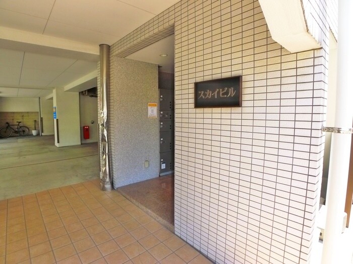 物件外観写真4　(エントランス部分)