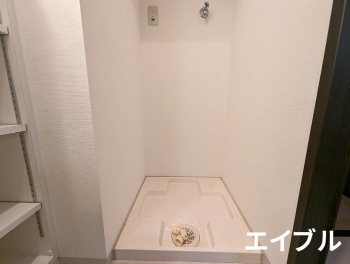 物件内観写真13　(洗濯機置場)