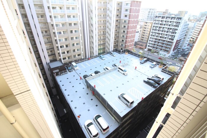 物件外観写真4　(駐車場)