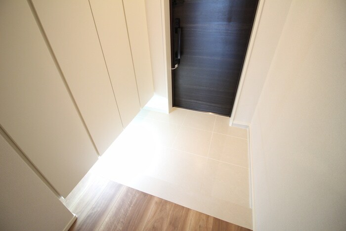 物件内観写真17　(玄関)