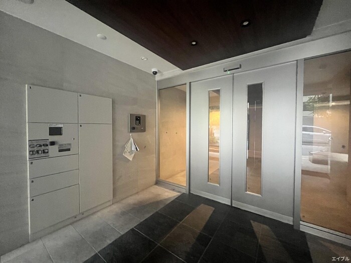 物件外観写真3　(エントランス部分)