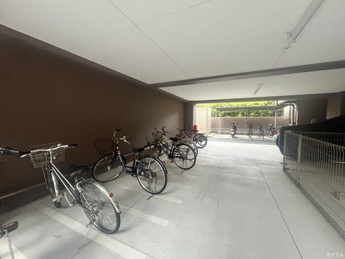 物件外観写真5　(駐輪場)