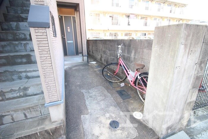 物件外観写真6　(駐輪場)