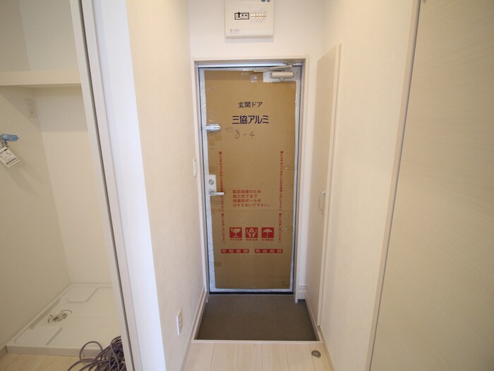 物件内観写真13　(玄関)