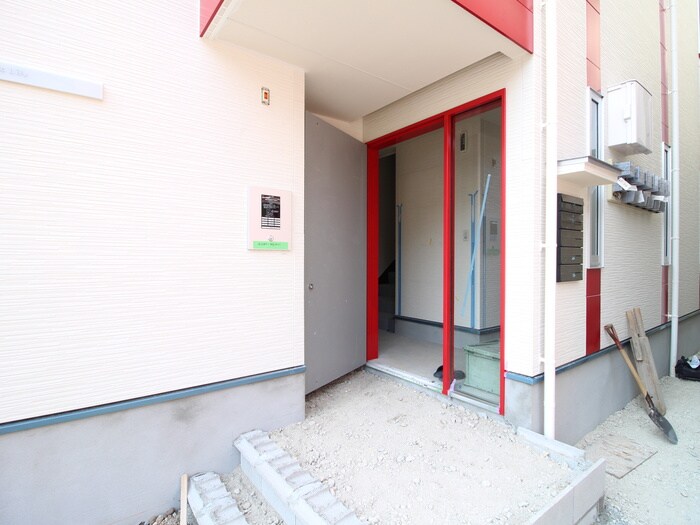 物件外観写真4　(エントランス部分)