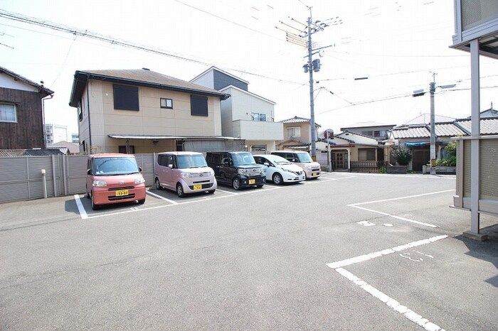物件外観写真2　(駐車場)