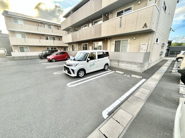 物件外観写真2　(駐車場)