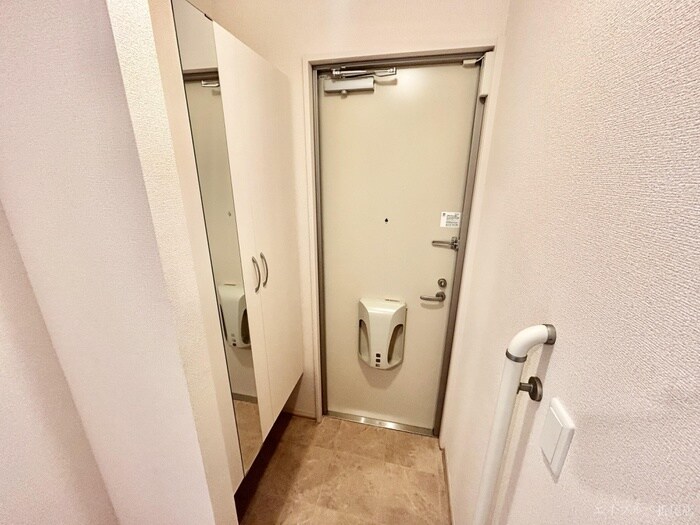 物件内観写真13　(玄関)