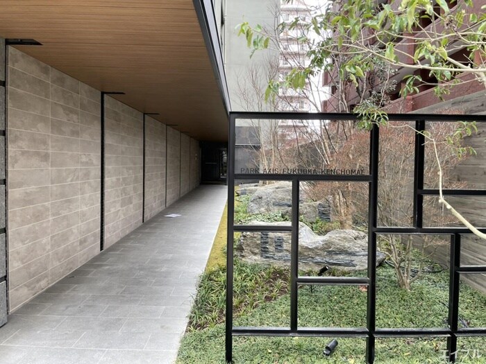 物件外観写真2　(エントランス部分)