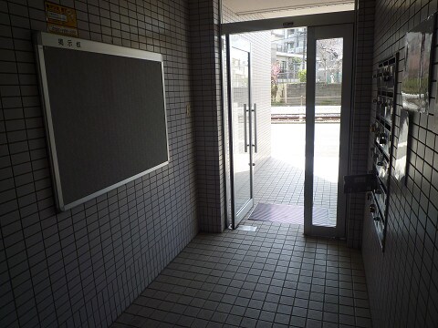 物件外観写真3　(エントランス部分)