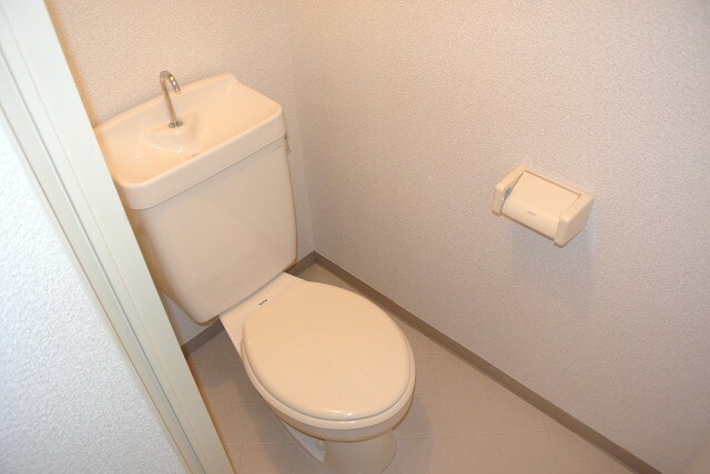 物件内観写真8　(トイレ)