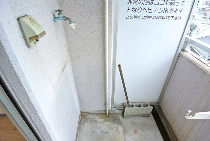 物件内観写真11　(洗濯機置場)