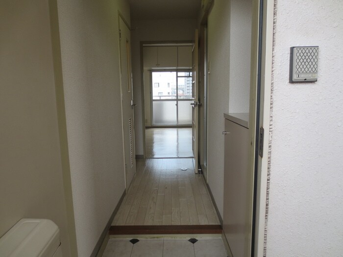 物件内観写真13　(玄関)