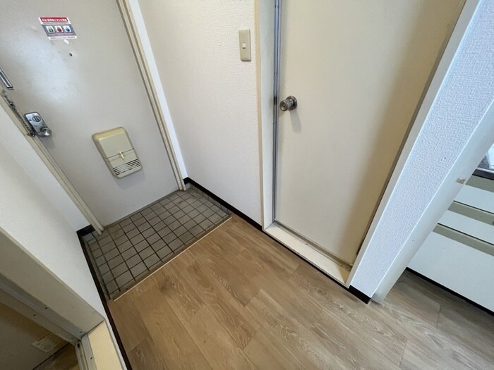 物件内観写真7　(玄関)