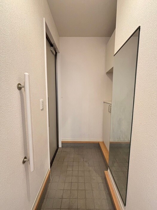 物件内観写真10　(玄関)