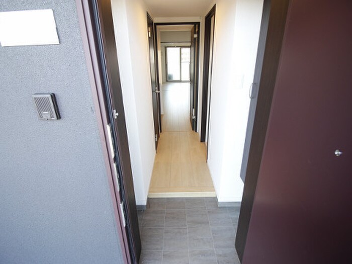 物件内観写真9　(玄関)