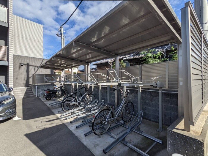 物件外観写真5　(駐輪場)