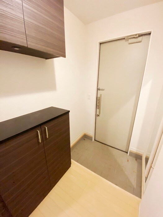 物件内観写真10　(玄関)