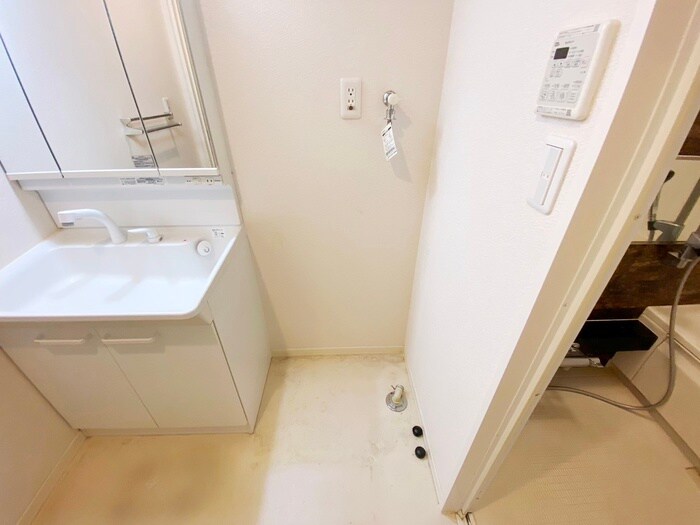 物件内観写真16　(洗濯機置場)