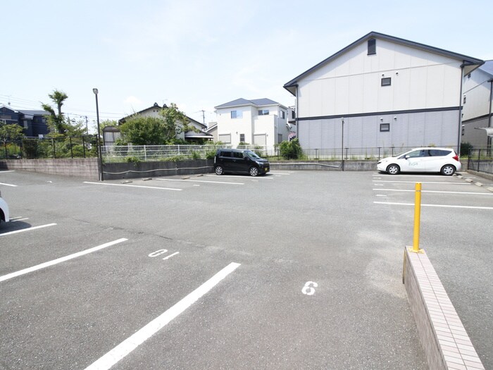 物件外観写真2　(駐車場)