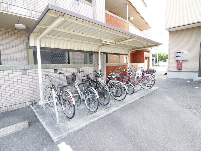 物件外観写真3　(駐輪場)