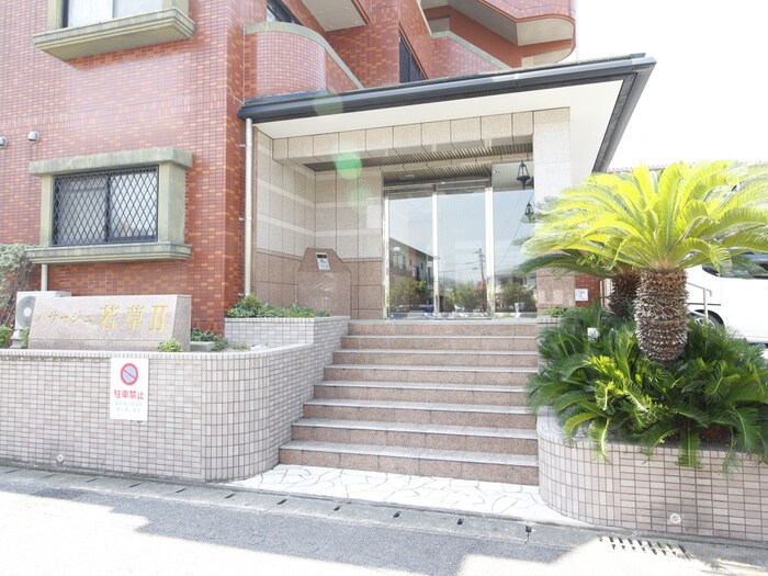 物件外観写真4　(エントランス部分)