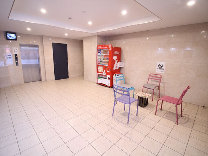 物件外観写真3　(エントランス部分)