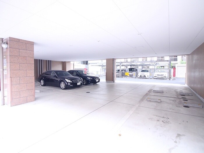 物件外観写真4　(駐車場)