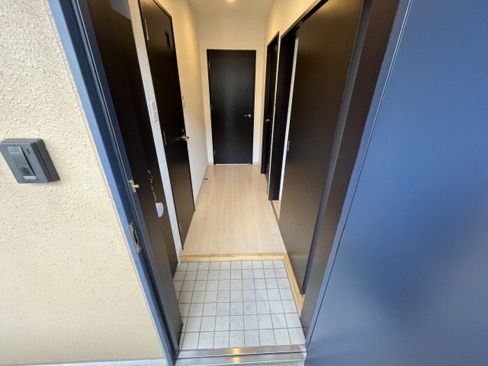 物件内観写真16　(玄関)