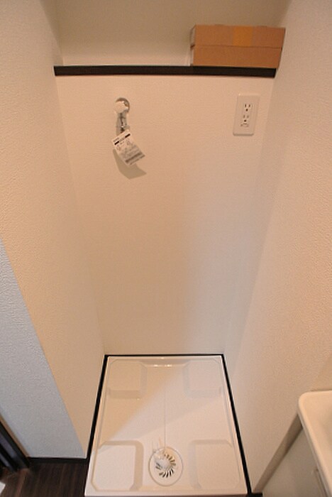 物件内観写真16　(洗濯機置場)