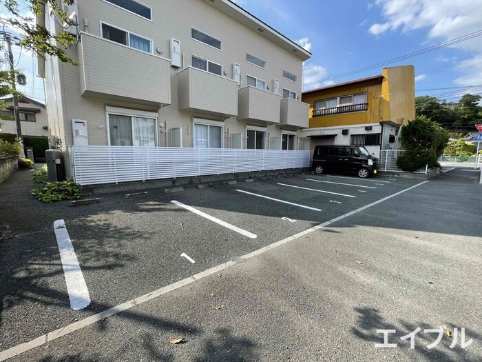 物件外観写真2　(駐車場)