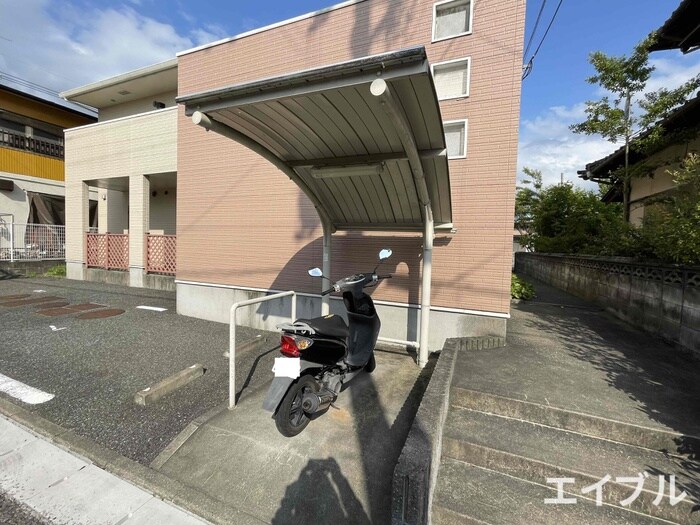 物件外観写真3　(駐輪場)