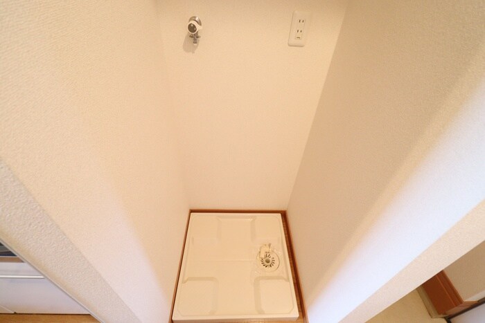 物件内観写真11　(洗濯機置場)