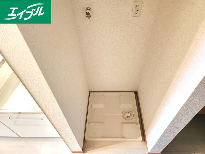 物件内観写真12　(洗濯機置場)