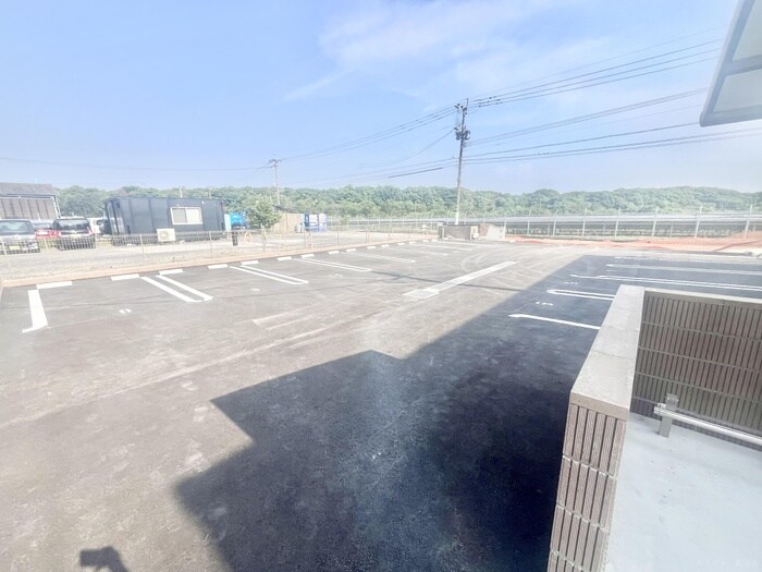 物件外観写真2　(駐車場)