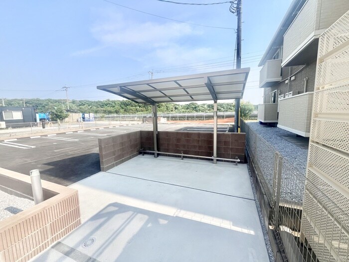 物件外観写真4　(駐輪場)