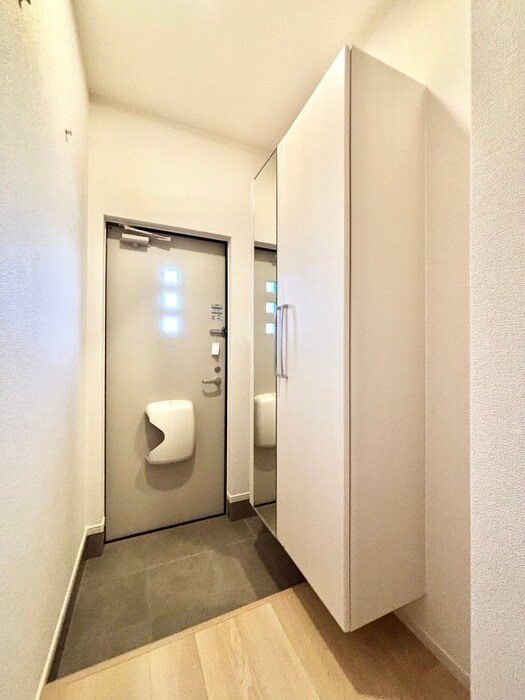 物件内観写真12　(玄関)