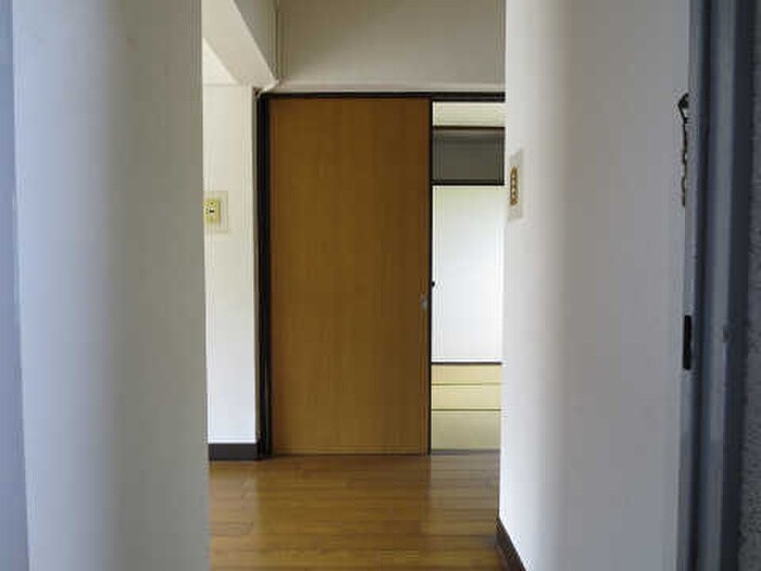 物件内観写真12　(廊下)