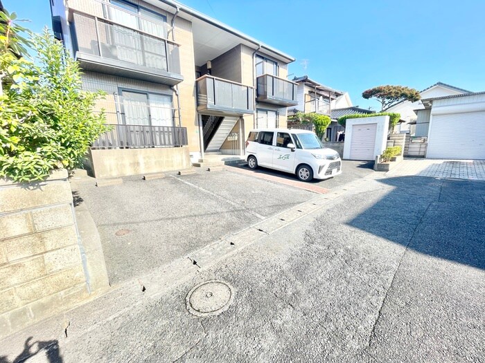 物件外観写真2　(駐車場)