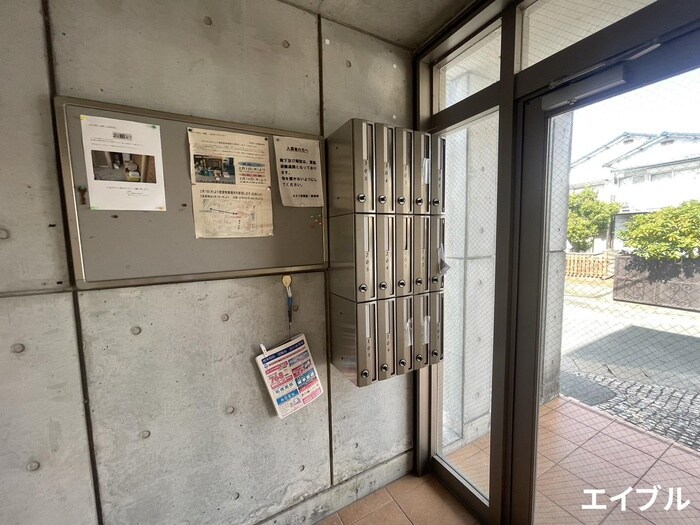 物件外観写真5　(エントランス部分)