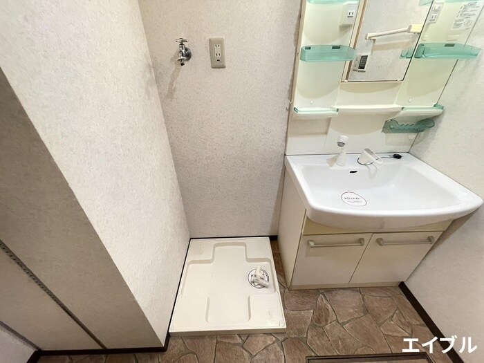 物件内観写真10　(洗濯機置場)