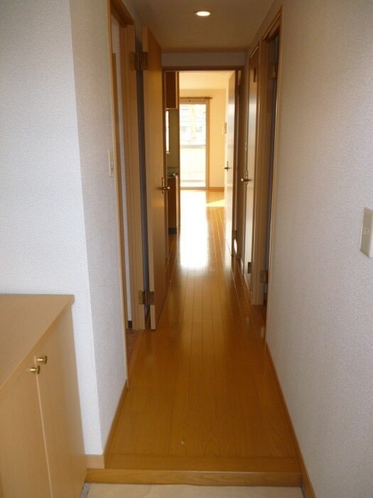 物件内観写真16　(玄関)