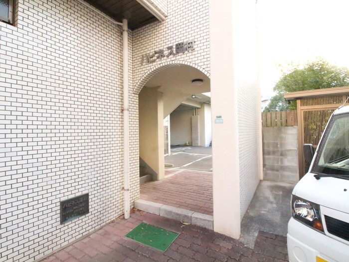 物件外観写真3　(エントランス部分)