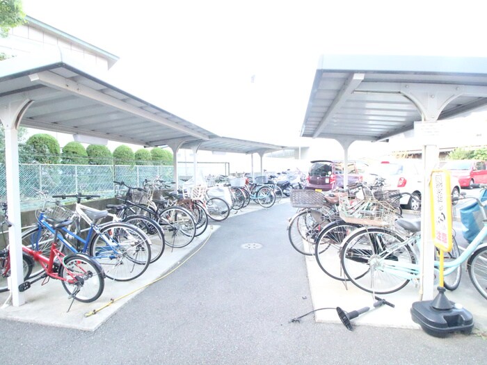 物件外観写真5　(駐輪場)